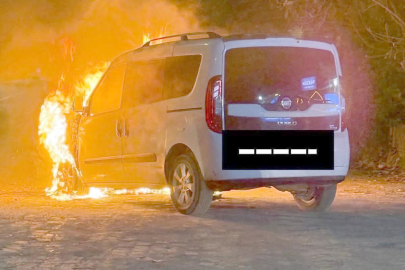 FATSA’DA GECE YARISI ARAÇ YANGINI