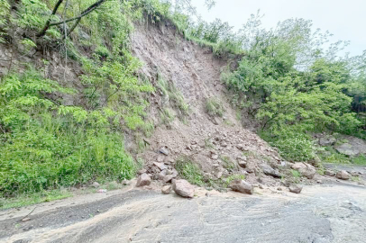 MAHALLE YOLU ULAŞIMA KAPATILDI