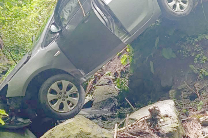 OTOMOBİL İLE MOTOSİKLET ÇARPIŞTI: 1 AĞIR YARALI