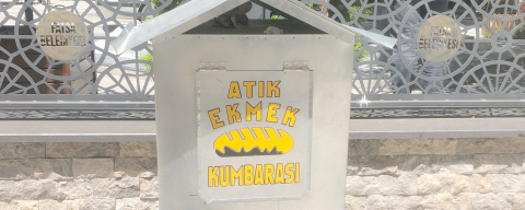 ATIK EKMEK KUMBARASI İLE SOKAK HAYVANLARINA DESTEK