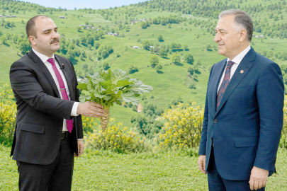 “SANA SİYANÜRLÜ PANCAR SAPI YEMEK DÜŞER!”