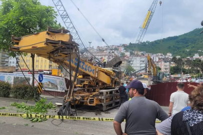 ALTINORDU’DA VİNÇ YOLA DEVRİLDİ