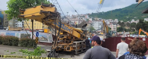 ALTINORDU’DA VİNÇ YOLA DEVRİLDİ