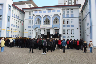 CUMA GÜNÜ OKULLAR TATİL EDİLECEK!