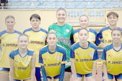 DUMLUPINAR KADIN FUTBOLTAKIMI GÖZÜNÜ 2. LİG’E DİKTİ