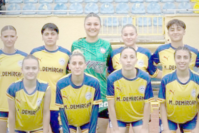DUMLUPINAR KADIN FUTBOLTAKIMI GÖZÜNÜ 2. LİG’E DİKTİ