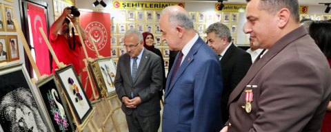 ŞEHİT YAKINLARI VE GAZİLERDEN EL SANATLARI SERGİSİ DÜZENLENDİ