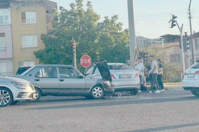 FATSA LİMAN KAVŞAĞI’NDA KORKUTAN KAZA: 3 YARALI