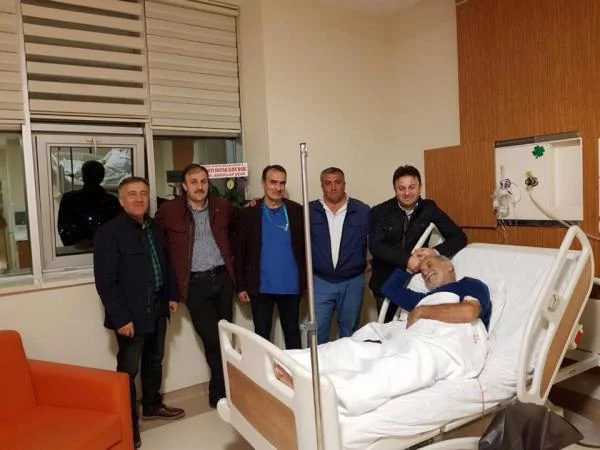 Ak Partili Yöneticilerden Yatan Hastalara Ziyaret