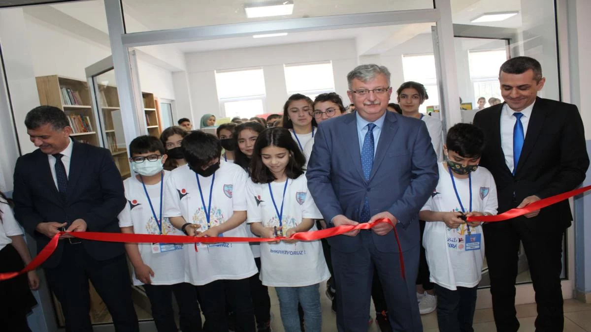 Fatsa Mehmet Akif Ersoy Ortaokulunun 4006  TÜBİTAK Bilim Fuarı Açılışı Gerçekleştirildi